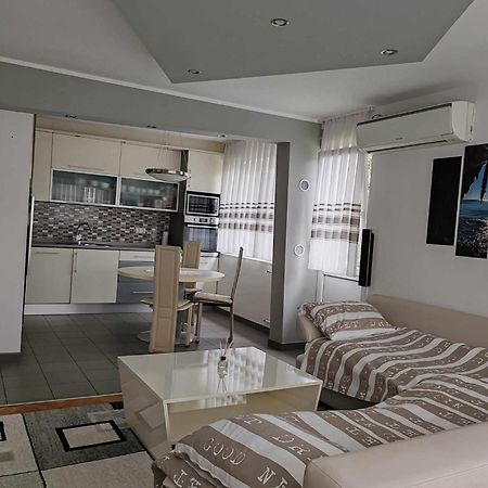 Tina Apartment Karlovac Exterior photo