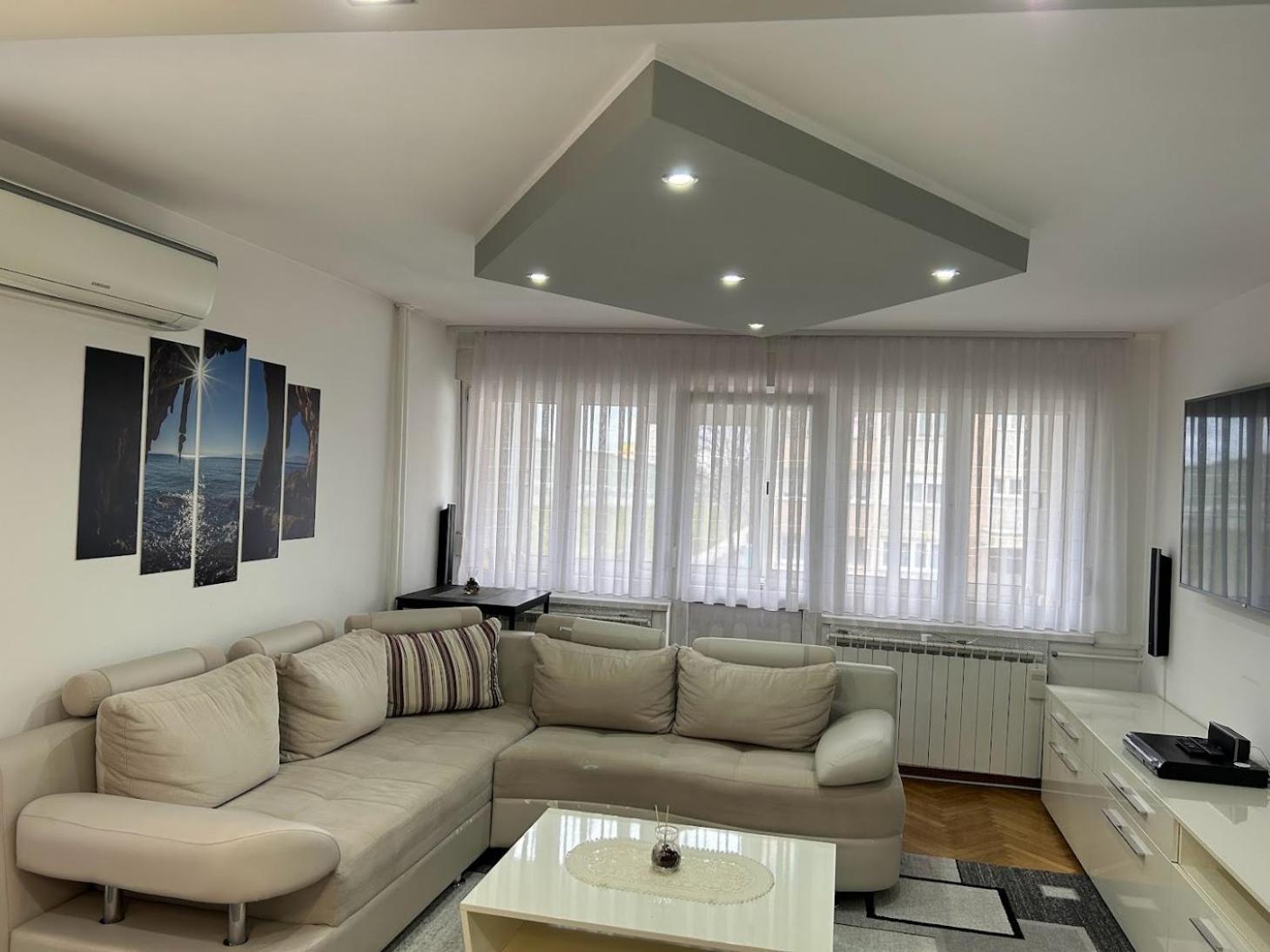 Tina Apartment Karlovac Exterior photo