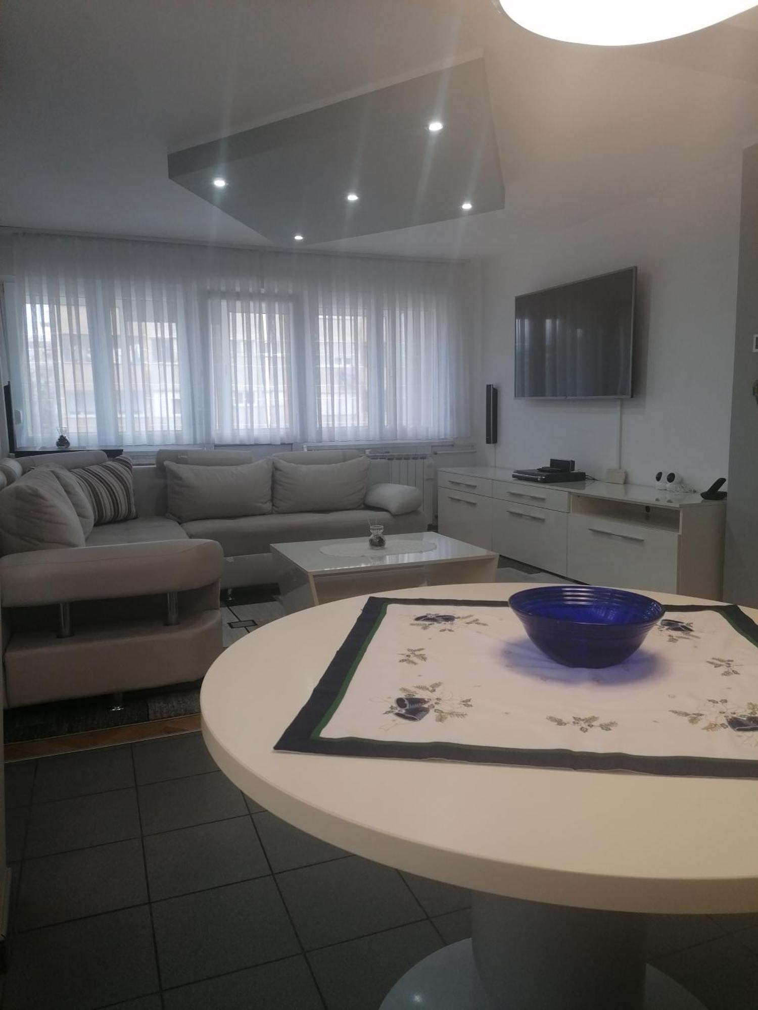 Tina Apartment Karlovac Exterior photo
